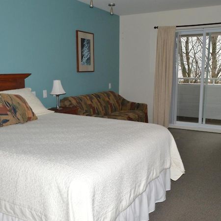 Auberge La Courtepointe Petite-Riviere-Saint-Francois Exteriör bild