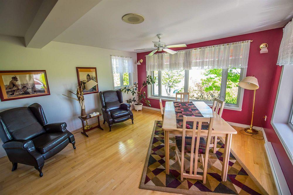 Auberge La Courtepointe Petite-Riviere-Saint-Francois Exteriör bild