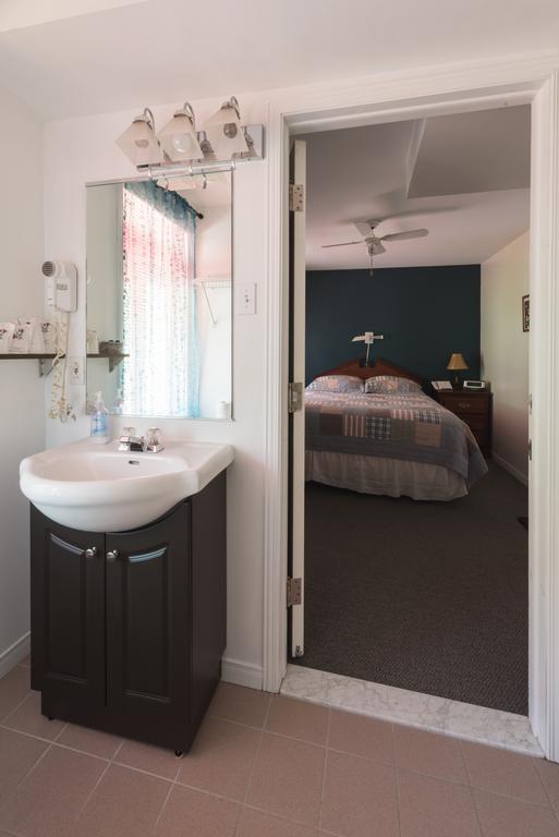 Auberge La Courtepointe Petite-Riviere-Saint-Francois Rum bild
