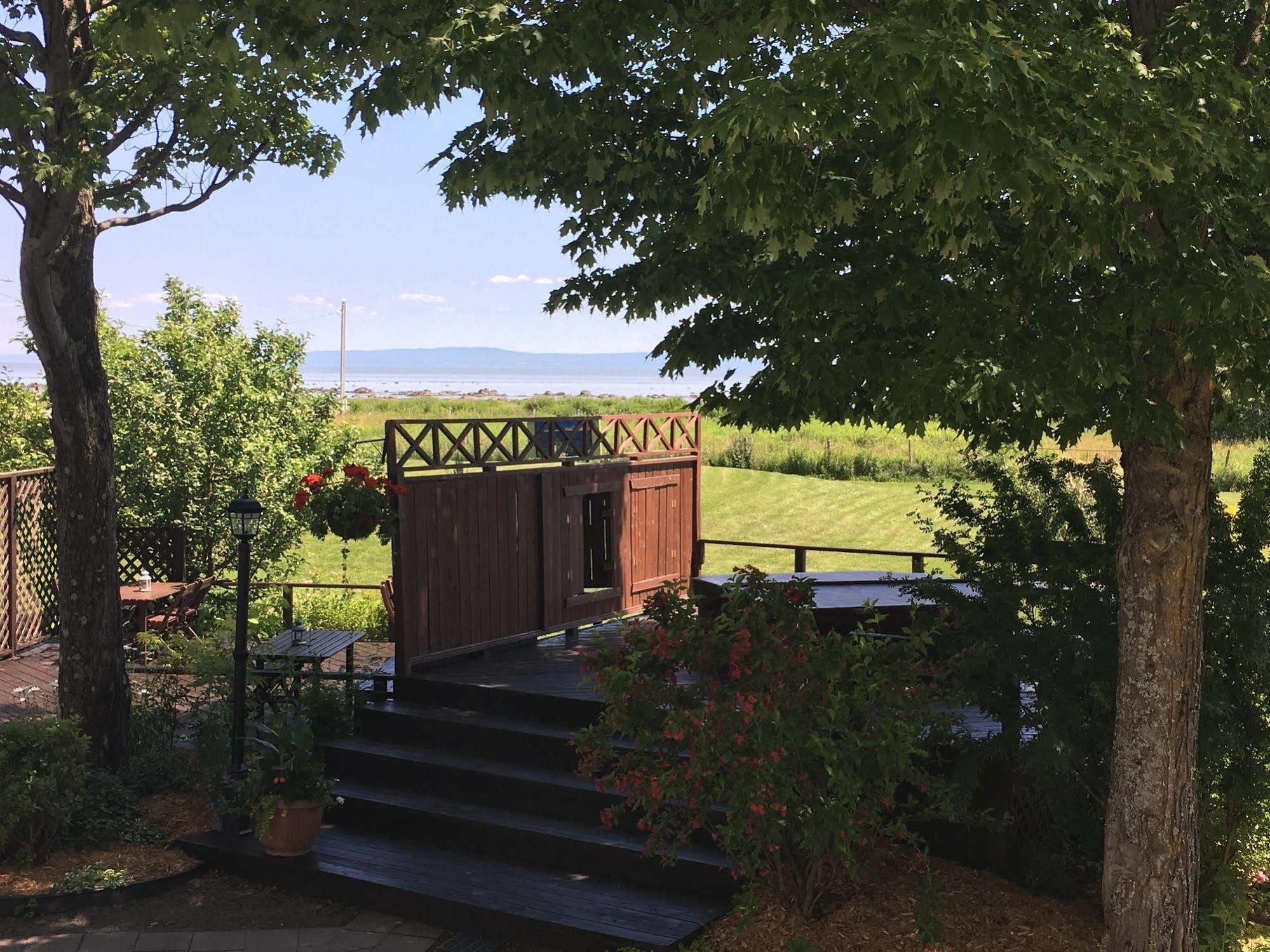Auberge La Courtepointe Petite-Riviere-Saint-Francois Exteriör bild