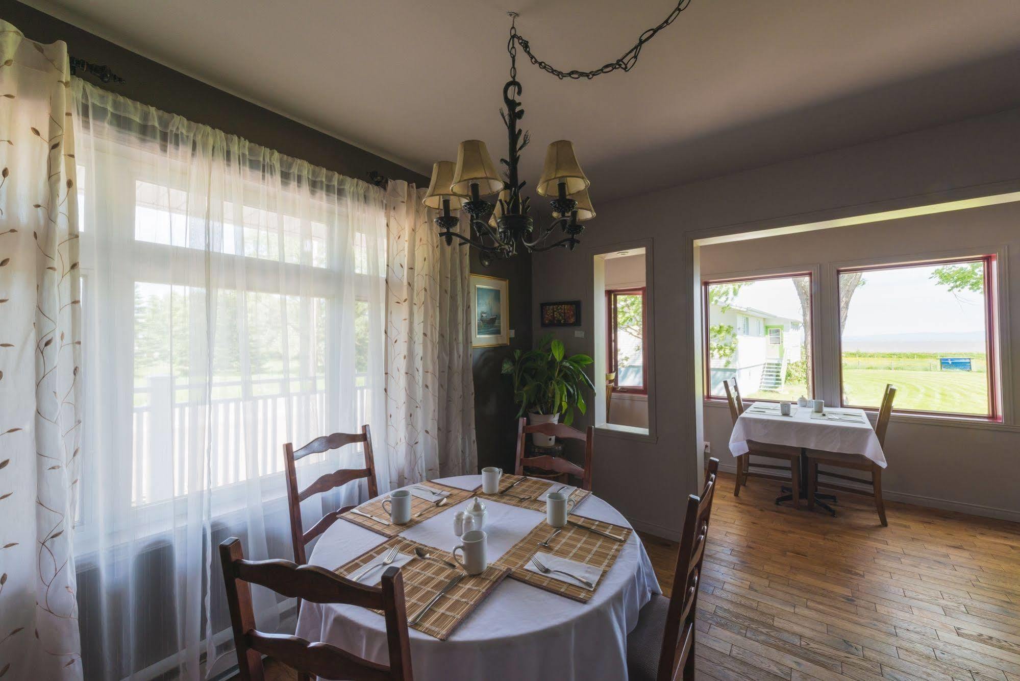 Auberge La Courtepointe Petite-Riviere-Saint-Francois Exteriör bild